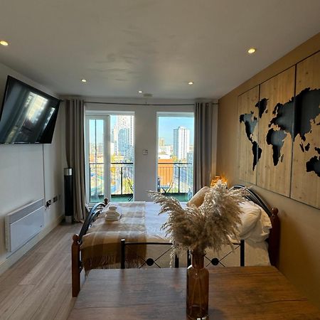 Cozy Flat With Balcony Apartment London Bagian luar foto