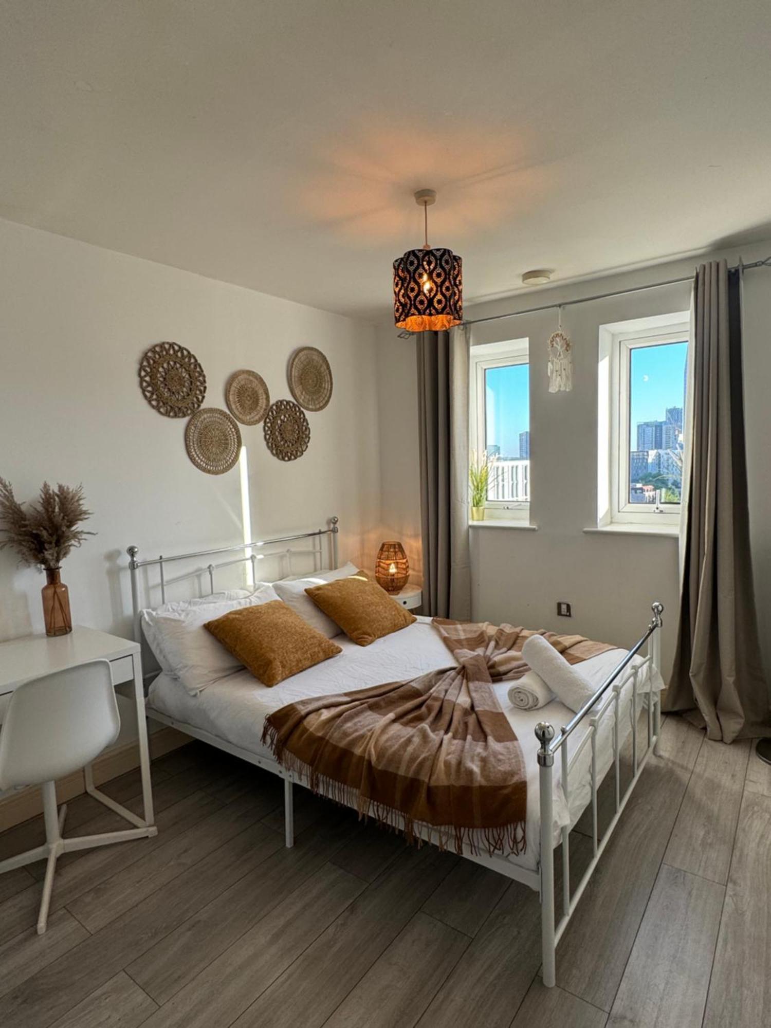 Cozy Flat With Balcony Apartment London Bagian luar foto